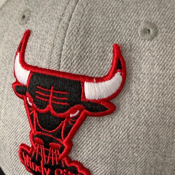 5/$25 New Era Chicago Bulls Snap Back - Picture 3 of 8